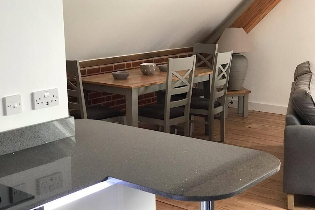 Beautiful Rural Apt, Walking Distance To Three Choirs Vineyard/Brassiere Gloucestershire Apartamento Newent Exterior foto